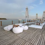 Yacht Club Hotel