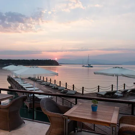 Yacht Club Hotel