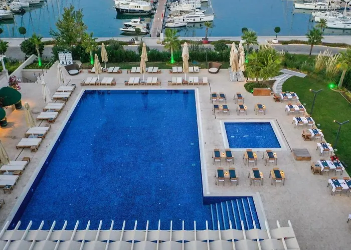 Yacht Club 5* 迪迪姆