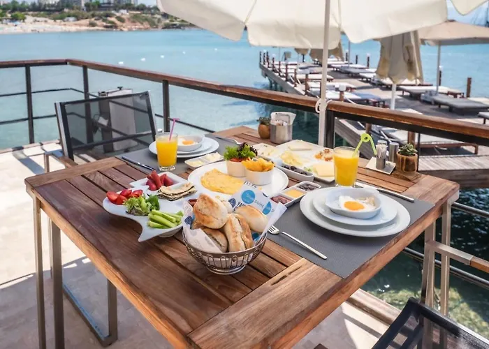 Yacht Club 5* 迪迪姆