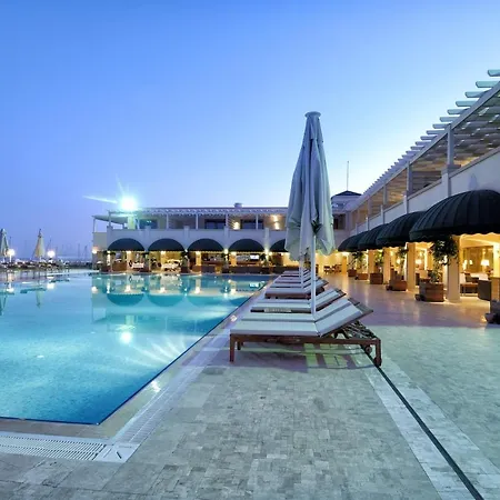 Szálloda Yacht Club 5*