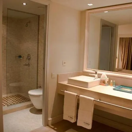 Yacht Club Hotel 5*