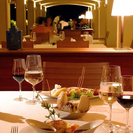 Hotel Yacht Club 5*