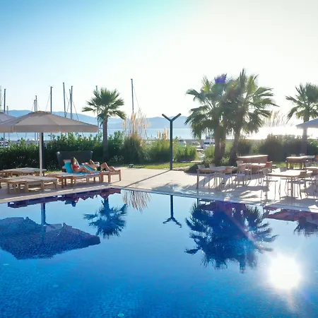 Yacht Club 5*