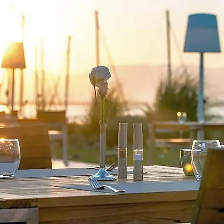 Yacht Club