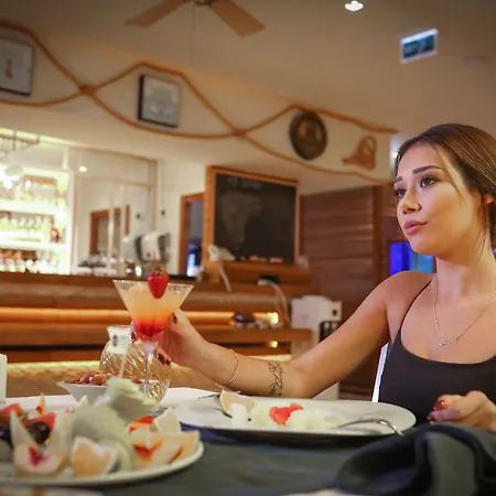 Yacht Club Hotel 5*