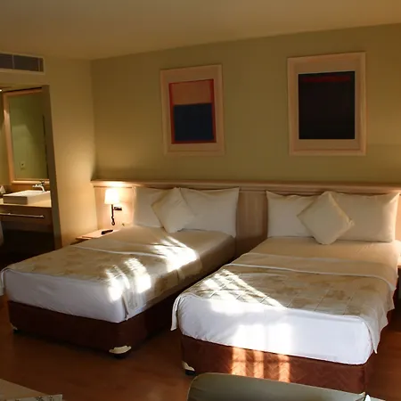 Yacht Club Hotel 5*