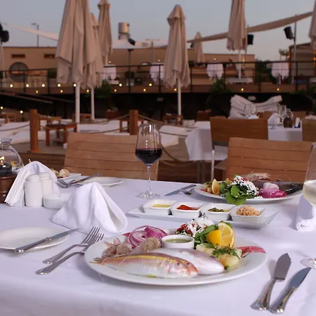 Yacht Club Szálloda 5*