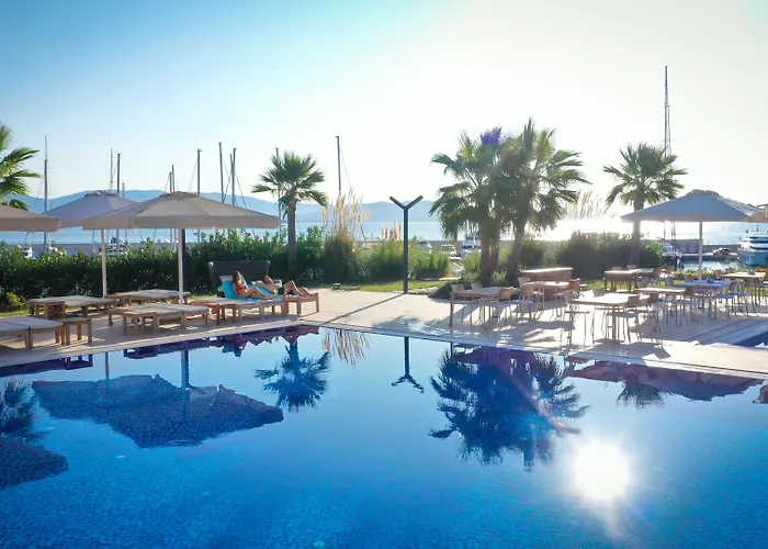 Yacht Club 5*