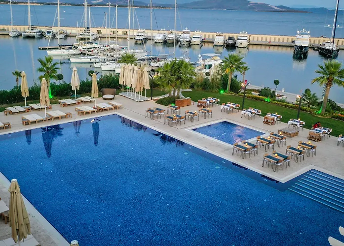 Yacht Club Hotel