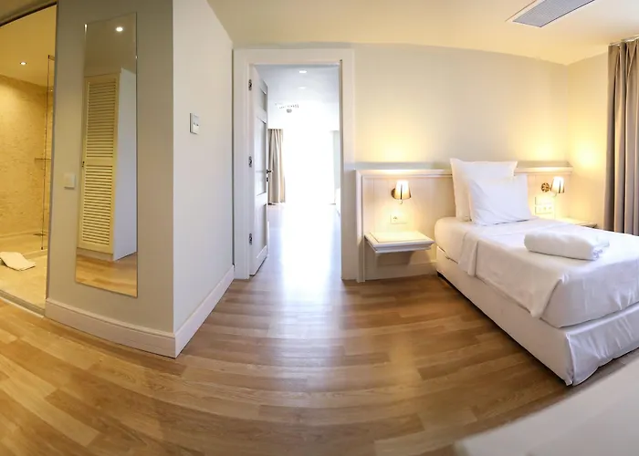 Hotel Yacht Club 5*