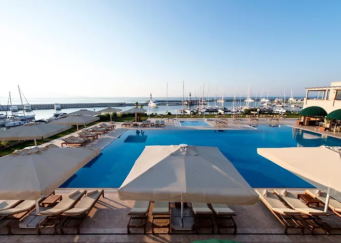 Yacht Club 5*