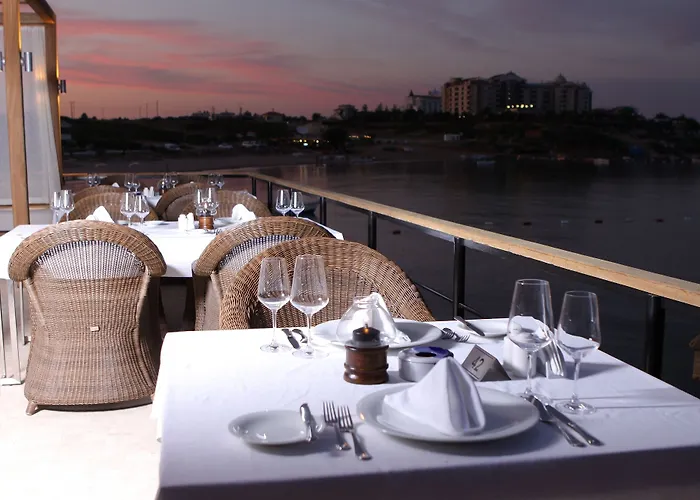 Yacht Club Hotel